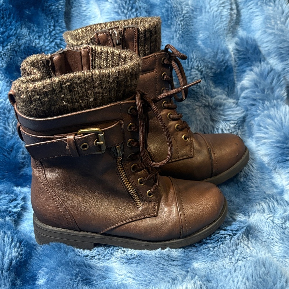Girls size 1 Dream Pairs brown winter boots